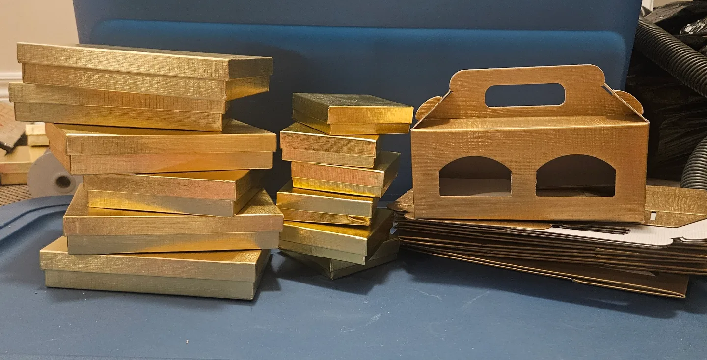 Bulk Lot Gold Cardboard Gift Boxes thumbnail