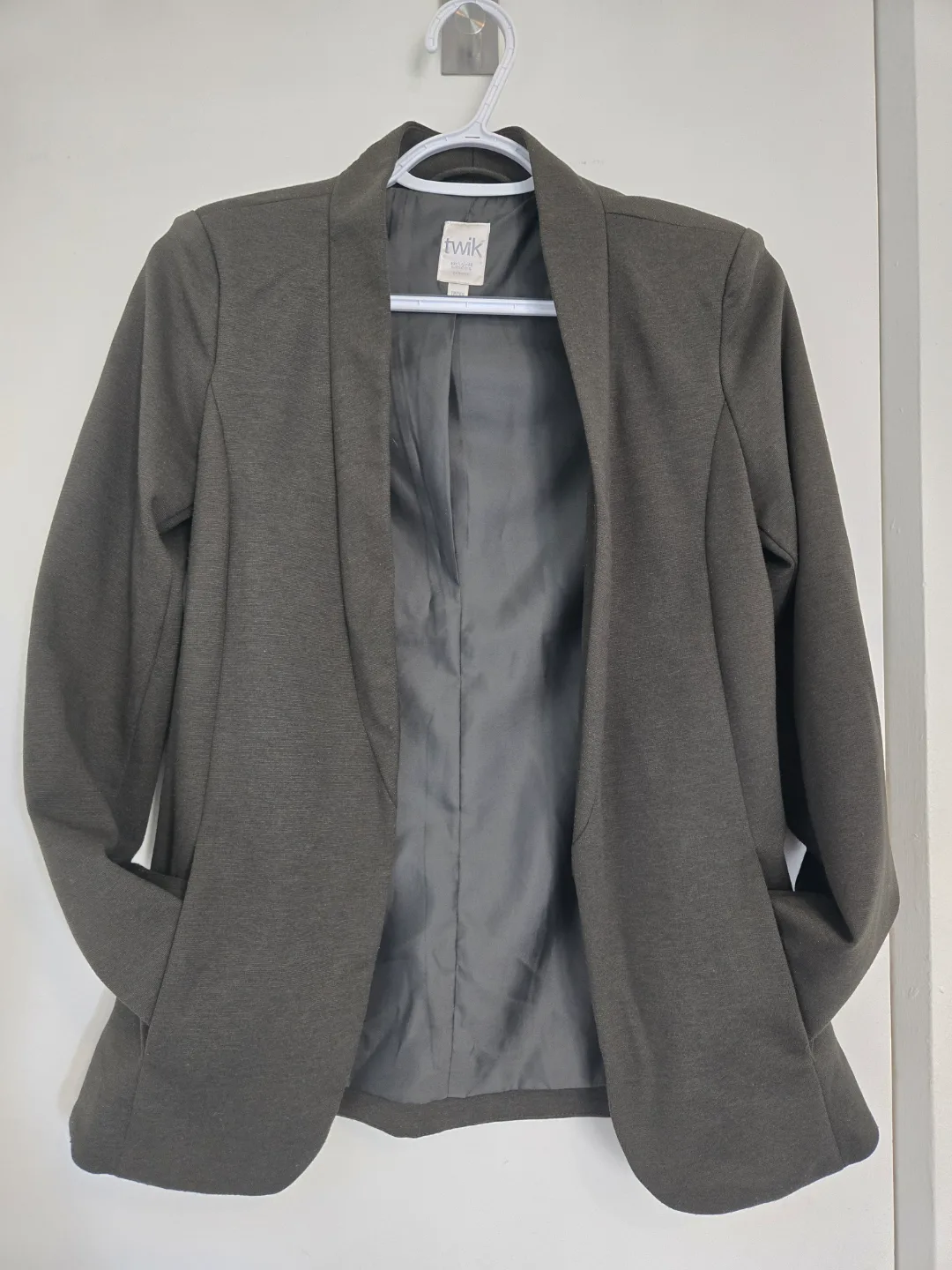 Olive green blazer from Simons image indicator(3)