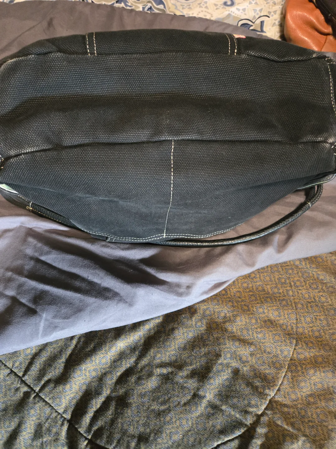 Black Canvas Shoulder Bag image indicator(4)