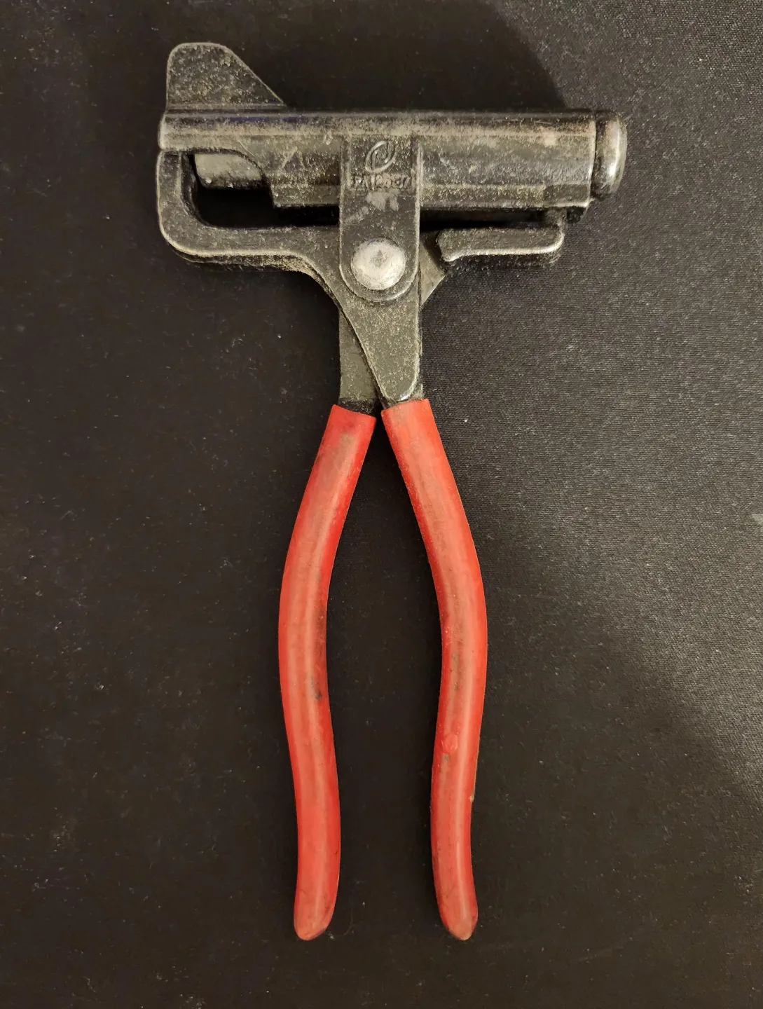 nail holding tool for hammering thumbnail