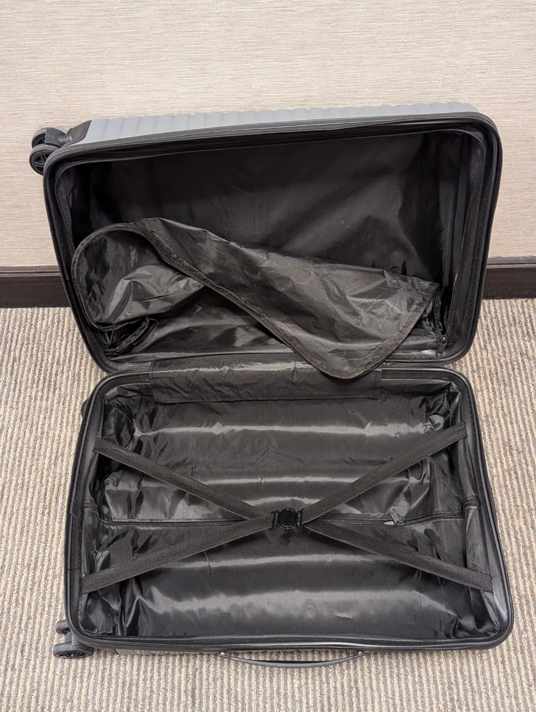 Grey Luggage Spinner Wheels Medium Size image indicator(6)