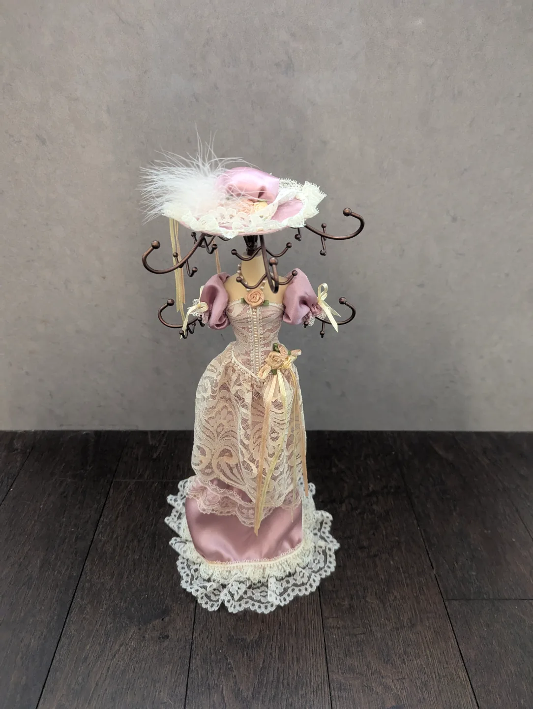 Vintage Jewellery Holder - Lady in Pink Dress thumbnail