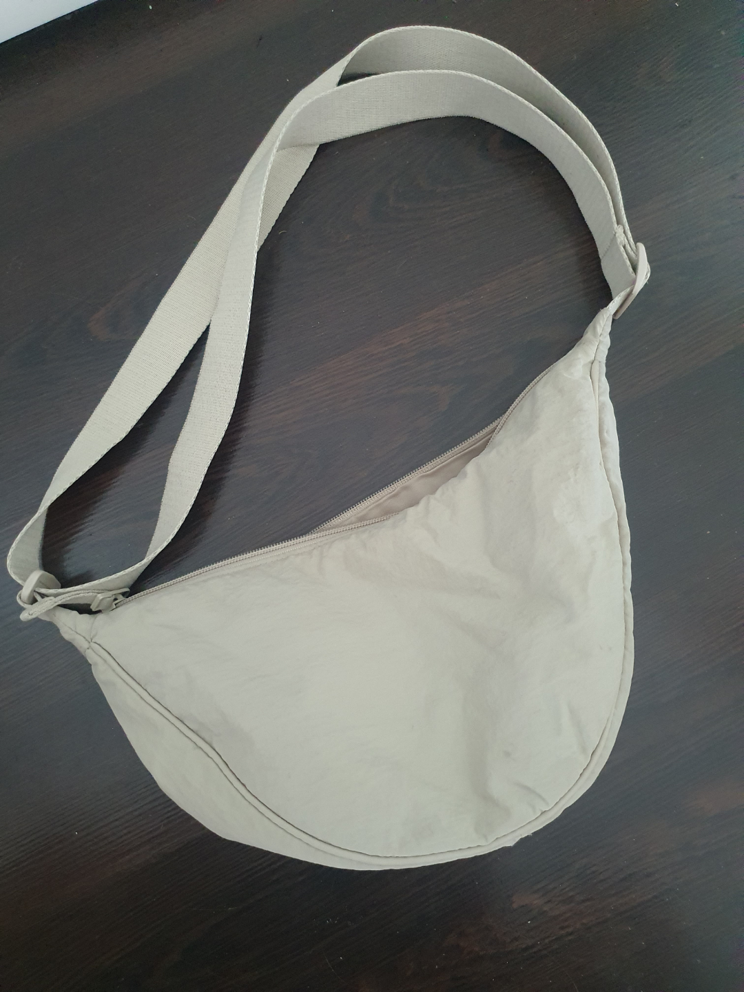 Uniqlo Cream-coloured half-moon crossbody bag
