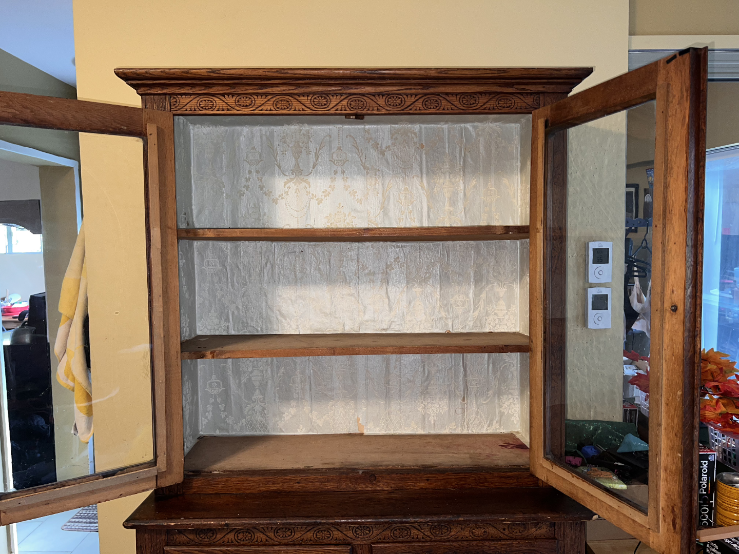 Granny Core! Antique Carved Oak China Cabinet - photo 5