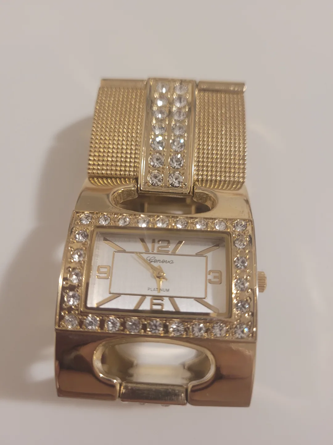VINTAGE Geneva Gold Tone Rhinestone Watch see pictures image indicator(4)