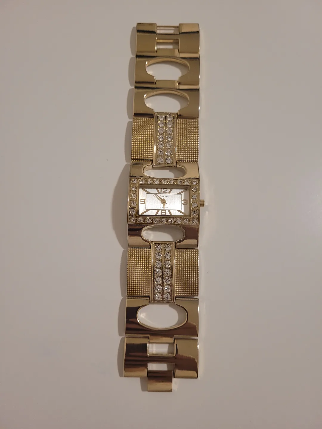 VINTAGE Geneva Gold Tone Rhinestone Watch see pictures image indicator(6)