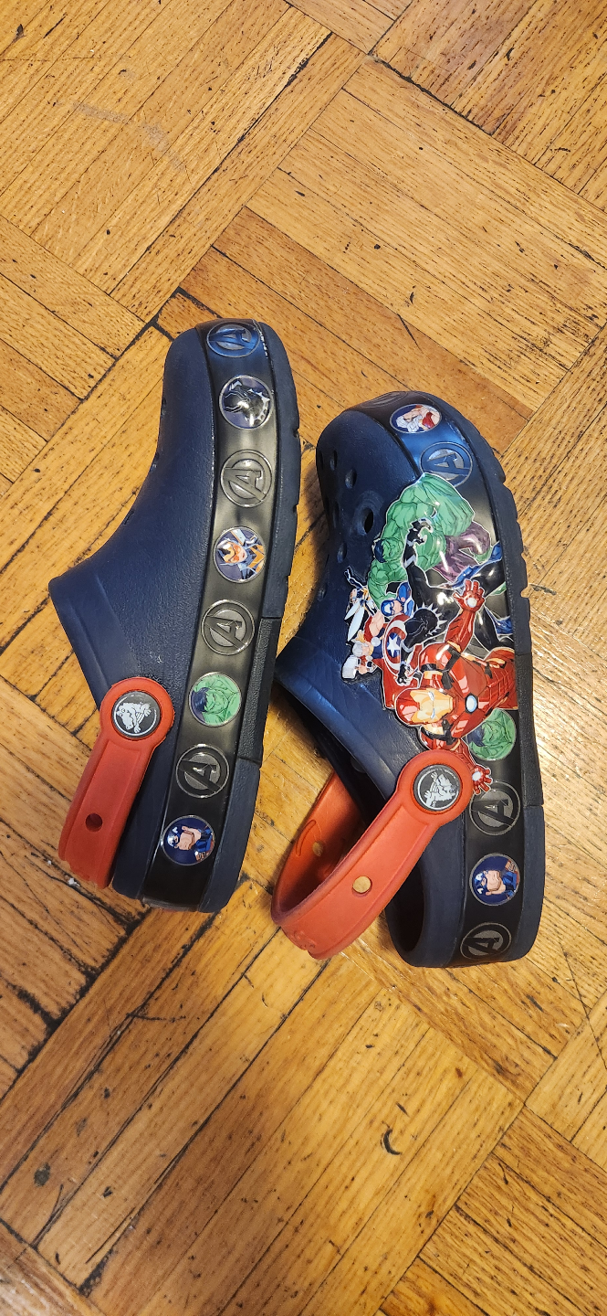 Kids' Avengers Crocs Size J1 - photo 3
