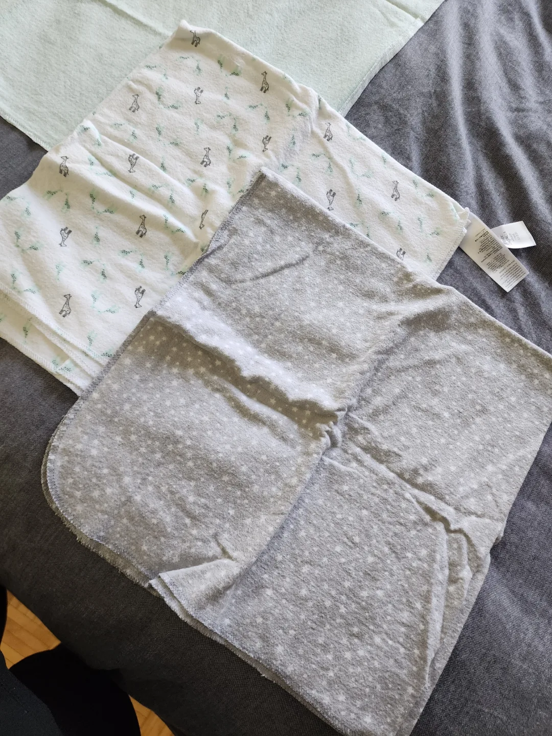Set of soft swaddles. image indicator(2)