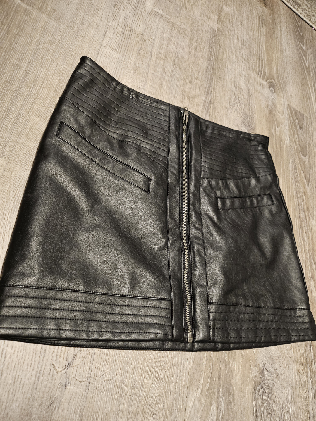 Black Faux Leather Mini Skirt Size 4 🧡 - photo 2