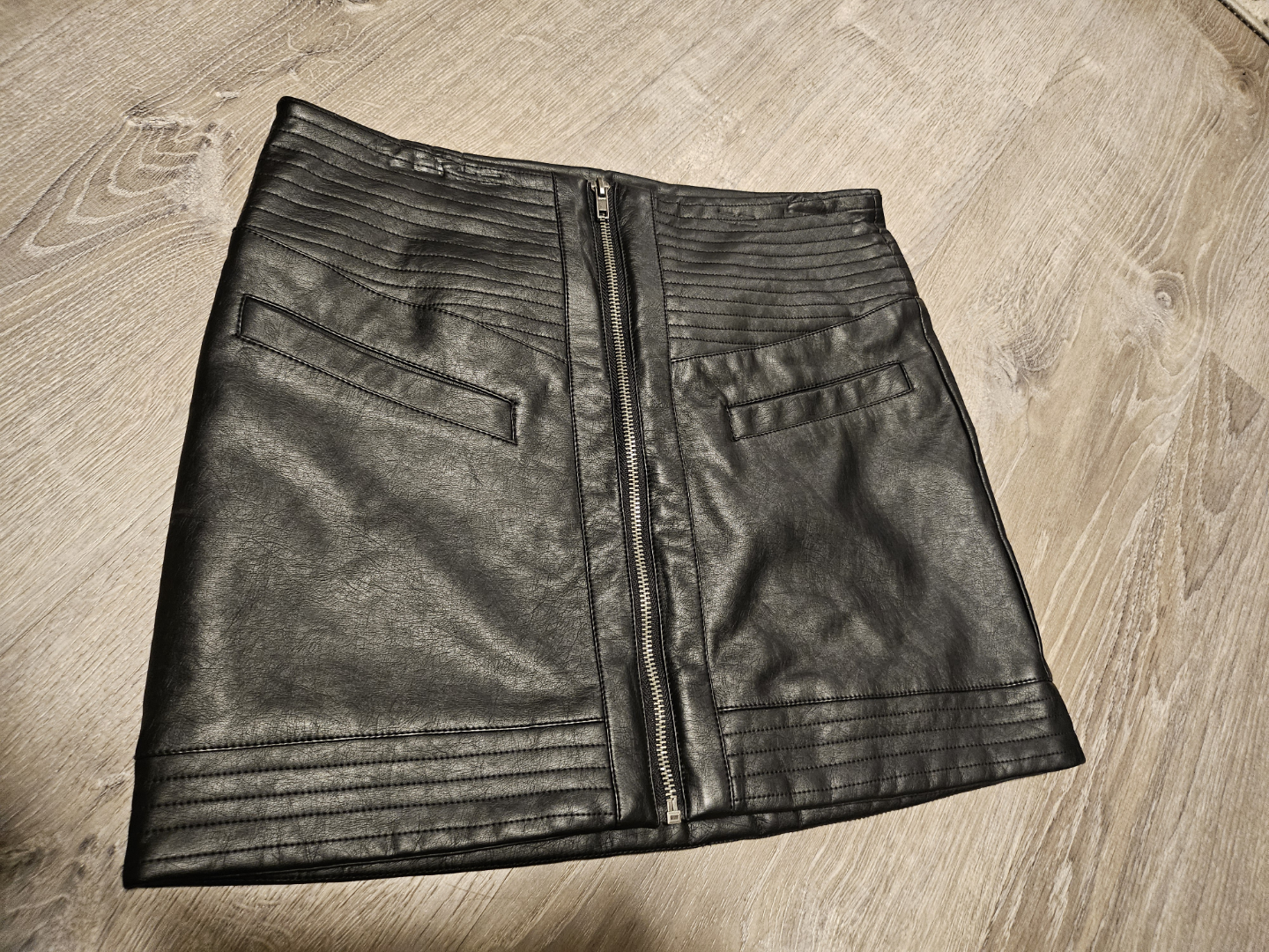 Black Faux Leather Mini Skirt Size 4 🧡 - photo 3