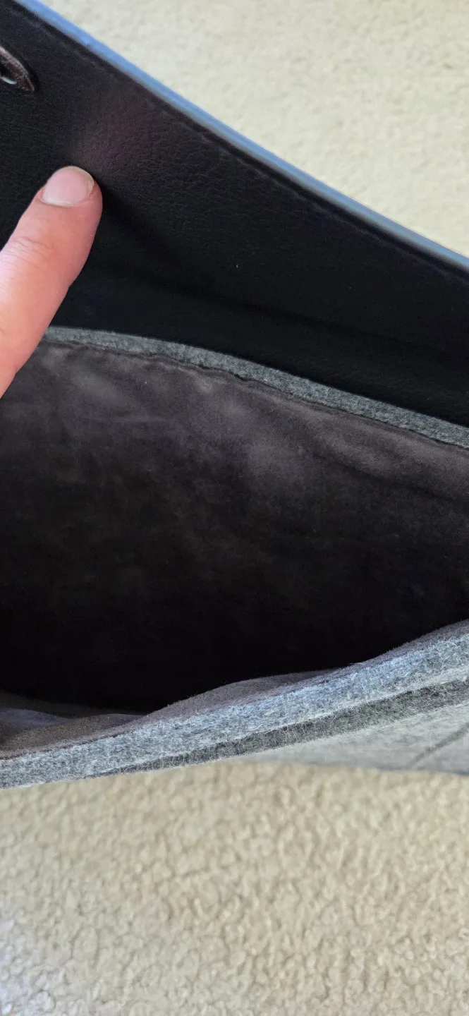 Felt Laptop Sleeve with Leather Closure image indicator(3)
