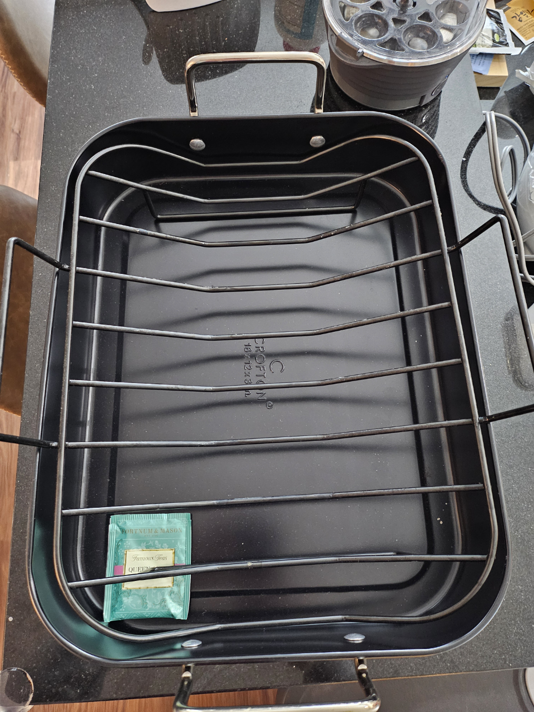 Roasting pan with rack