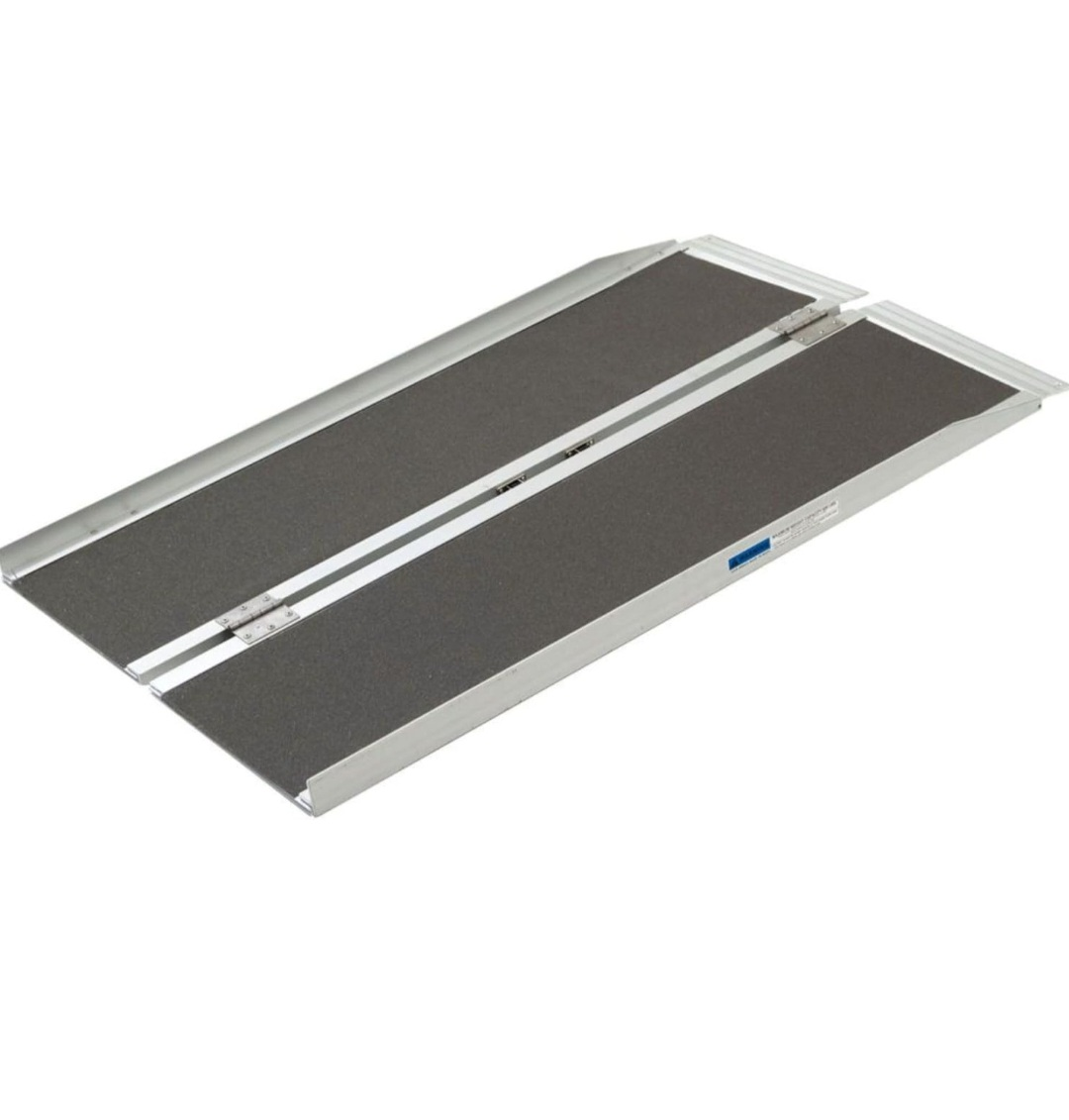 Silver Spring Single-Fold Wheelchair Ramp - 600 lb. (4 Feet) - photo 2
