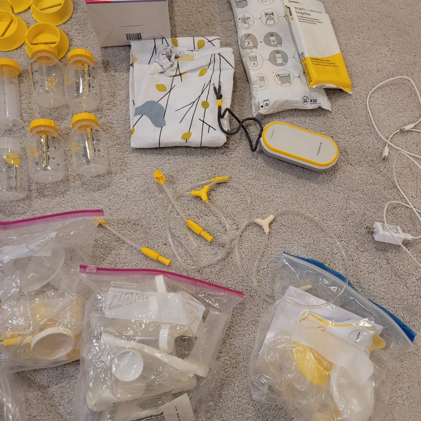 Medela Freestyle Double Electric Breast Pump with Accessories image indicator(9)