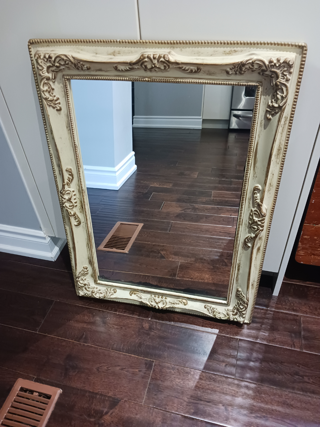 Wall mirror
