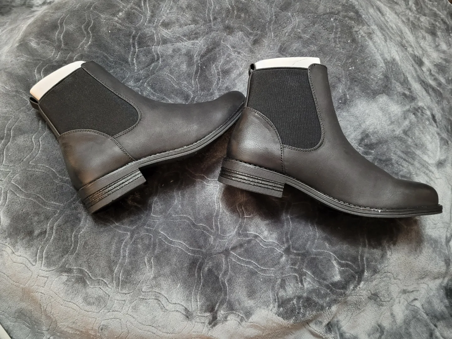 NIB Women's Black Chelsea Boots - Size 8 thumbnail