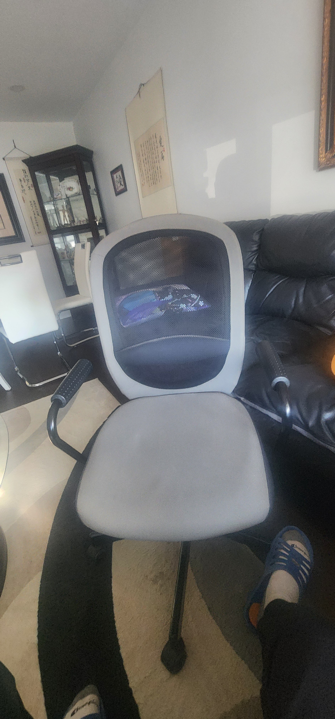 Grey Mesh Office Chair, Very Good condition