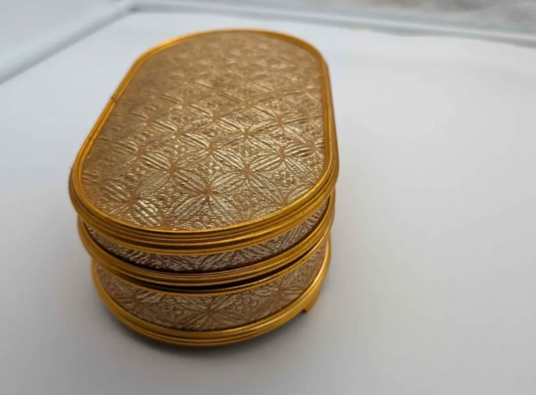 Vintage Gold Oval Jewellery Box image indicator(4)