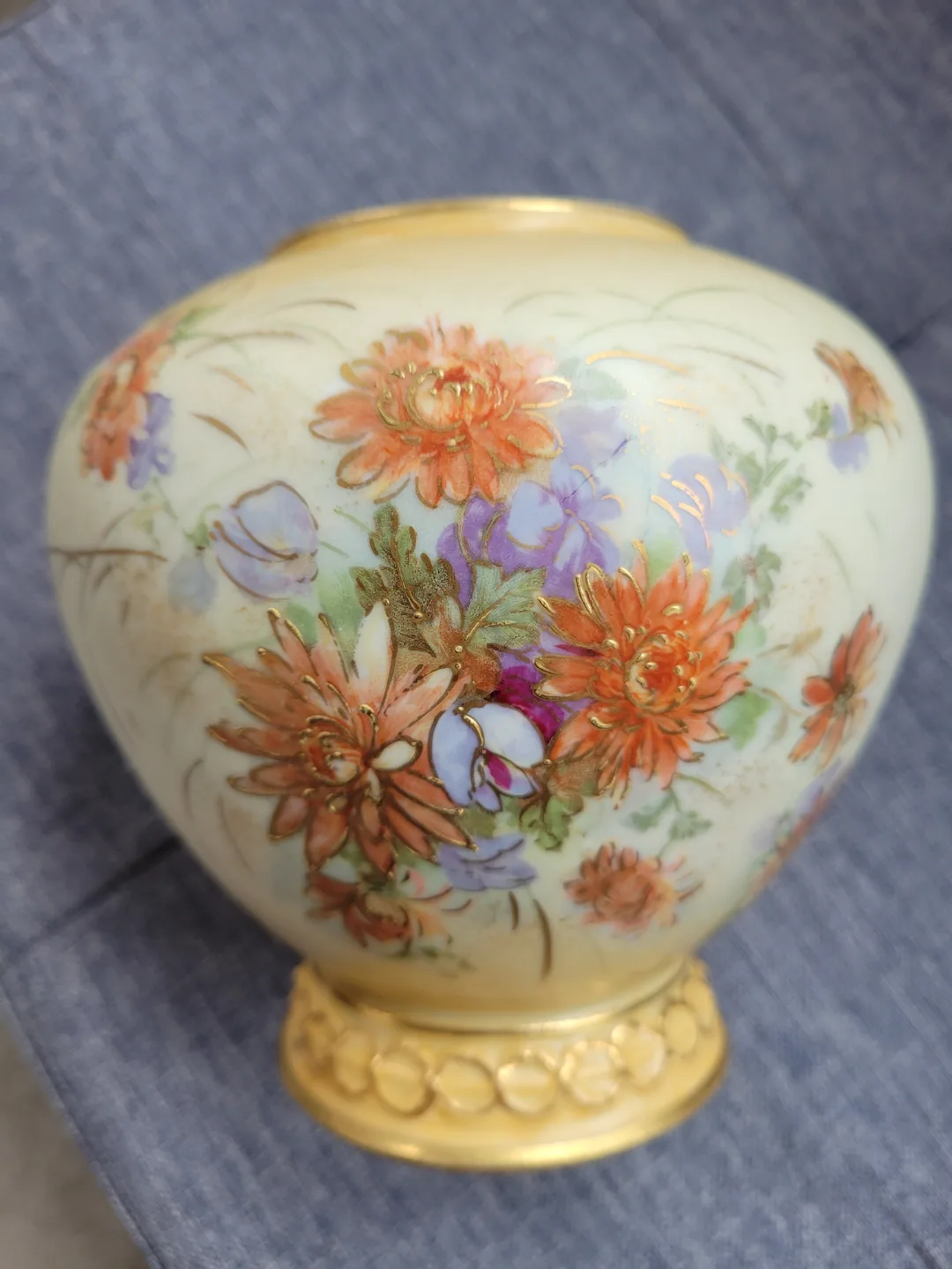 Antique Royal Vienna Porcelain Vase image indicator(2)