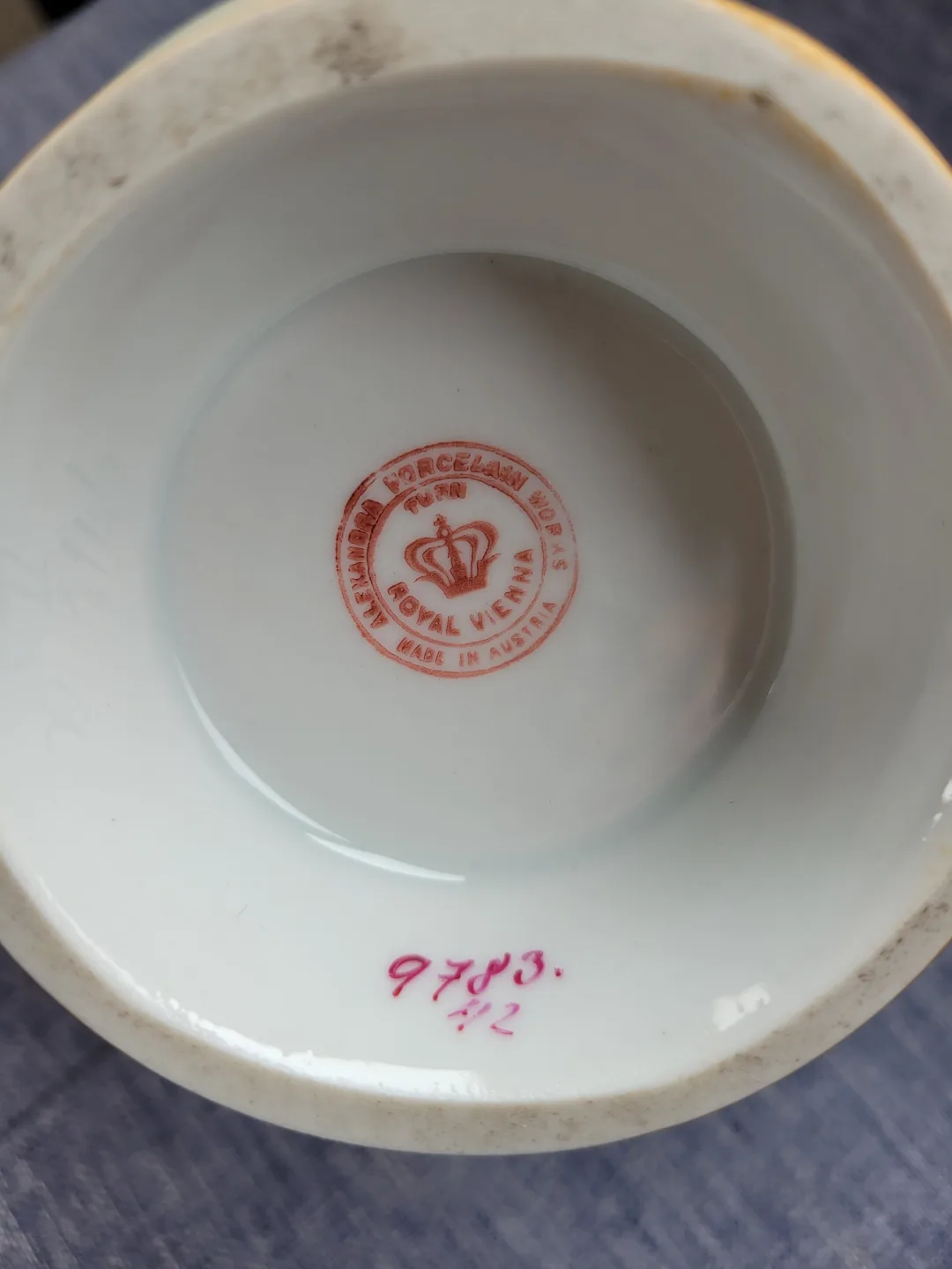 Antique Royal Vienna Porcelain Vase image indicator(3)