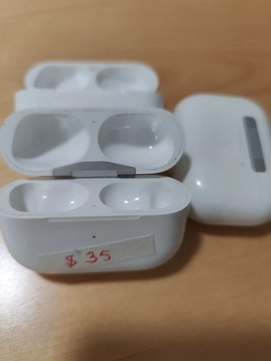 Apple AirPods PRO Charging Case (1st Gen) thumbnail