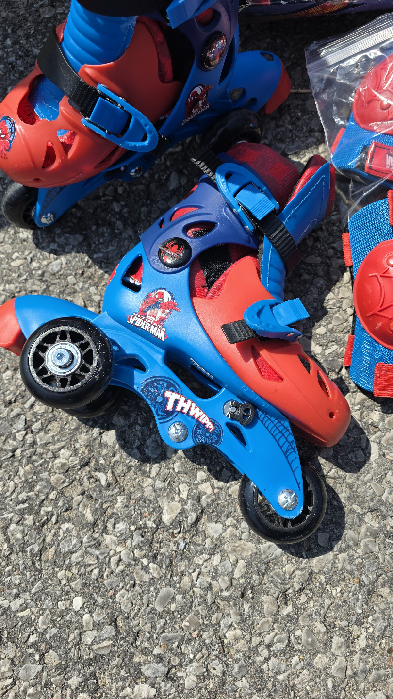 Marvel Spider-Man Adjustable Inline Skates with Protective Gear - photo 3
