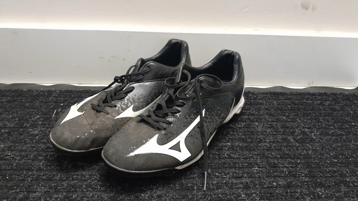 soccer cleats shoes thumbnail