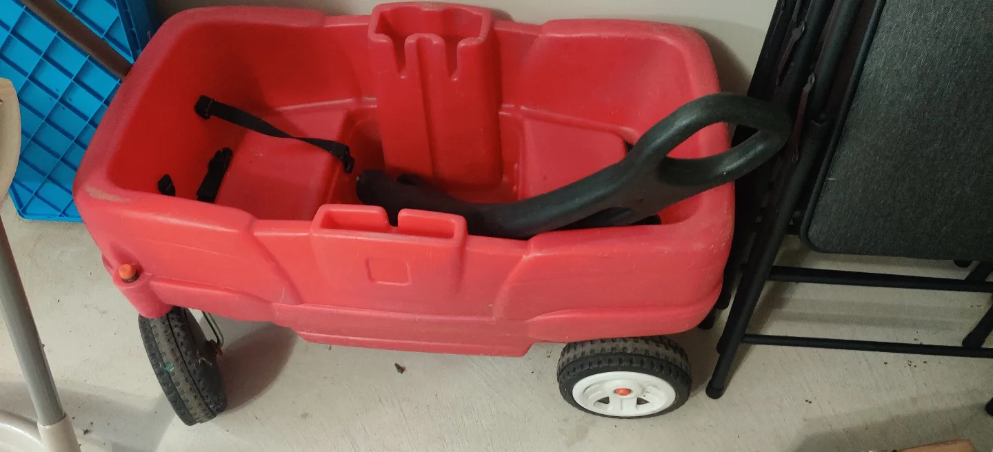 Radio Flyer red wagon with 2 kid seating 🏒 image indicator(2)