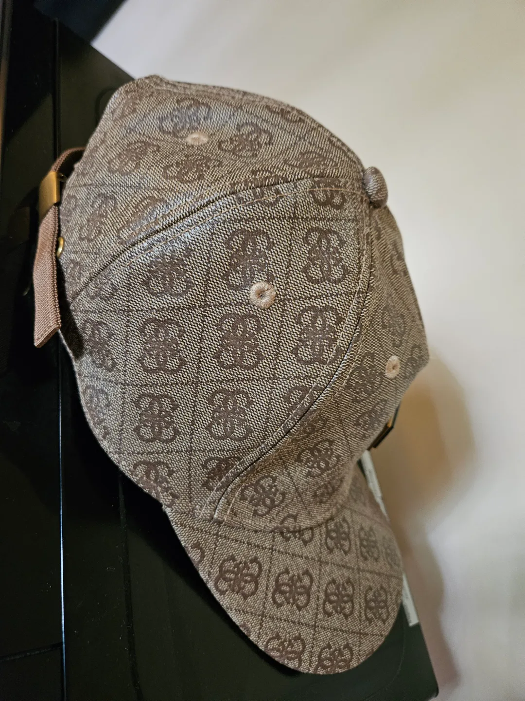 Guess Beige Baseball Cap image indicator(2)