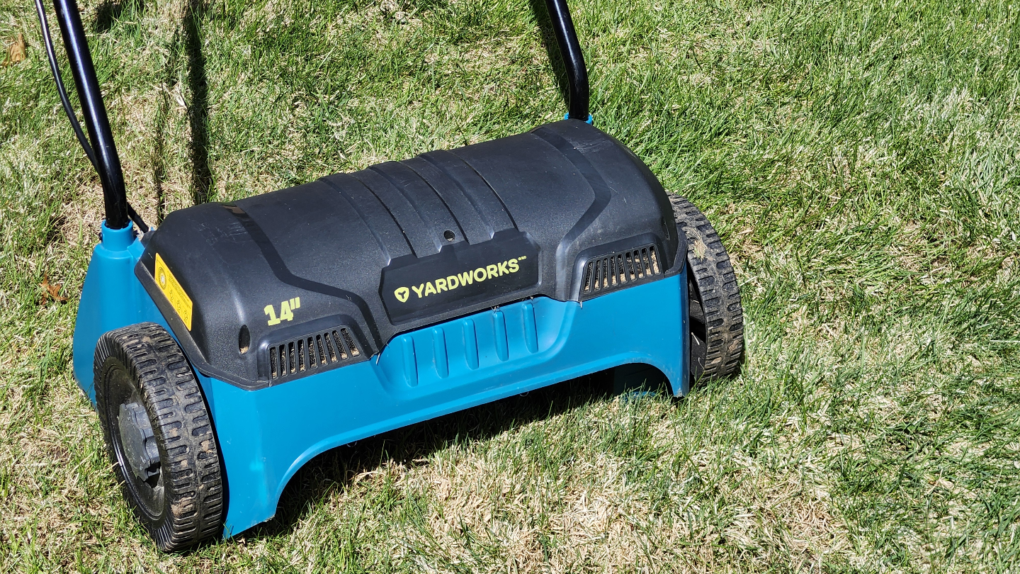 Yardworks 14" Plug-in Lawn Dehatcher