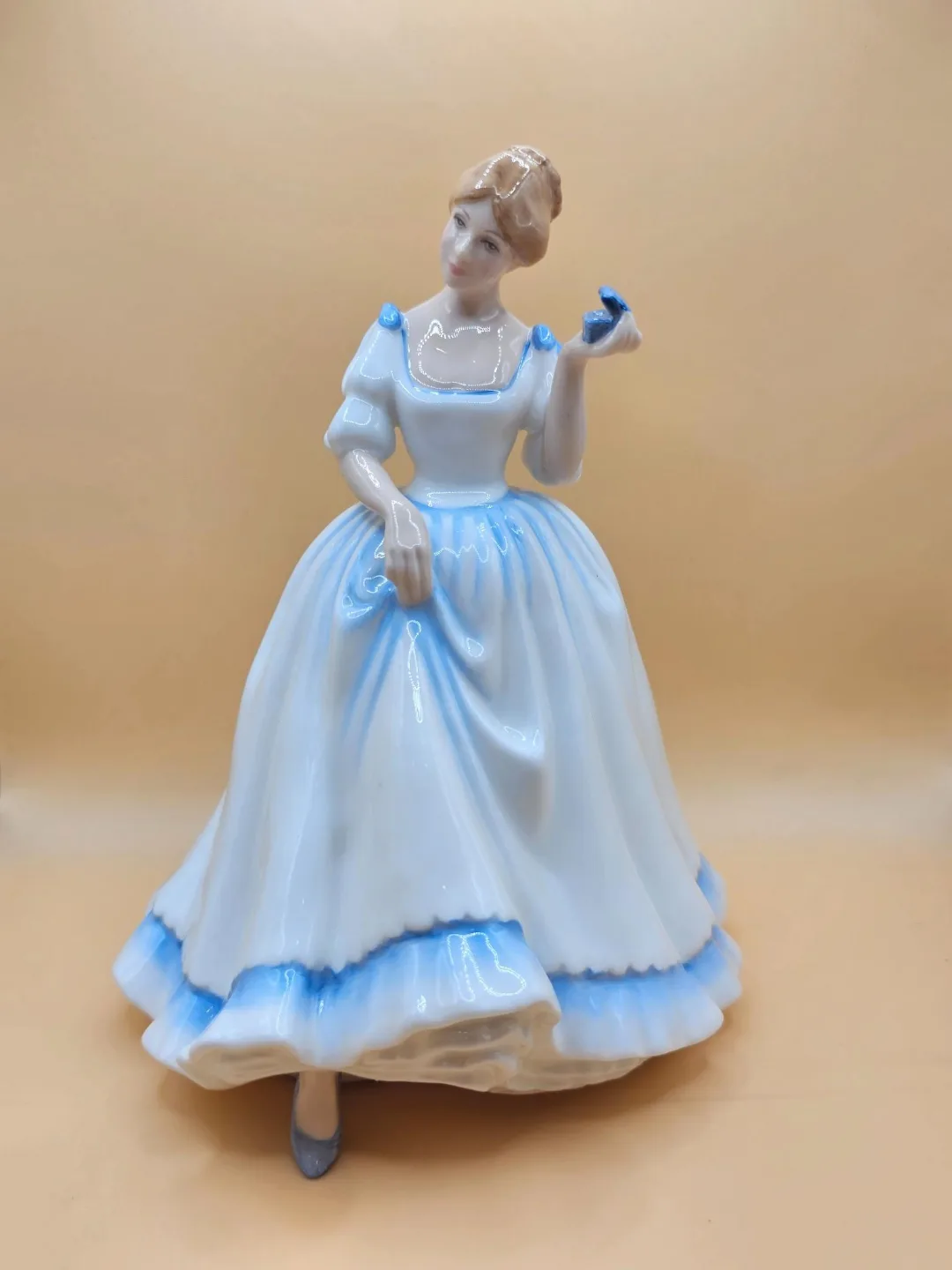 Royal Doulton Figurine Paula HN3234 thumbnail