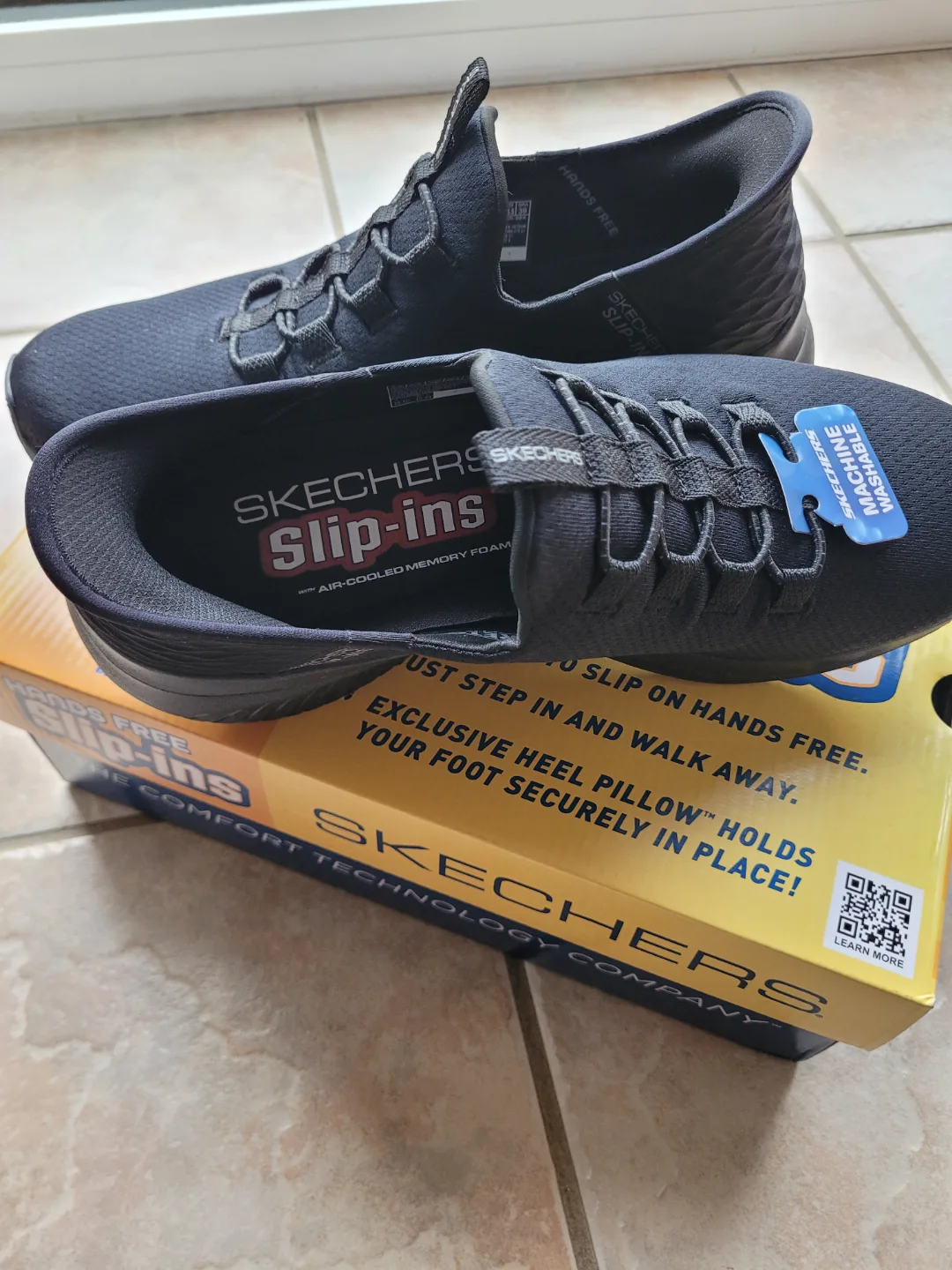 Skechers Hands Free Slip-ins - Men's Size 7.5 - Black image indicator(2)