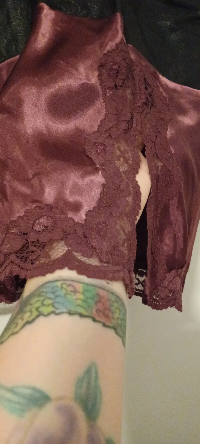 Unique Two-Tone Skirt with Lace Detail image indicator(5)
