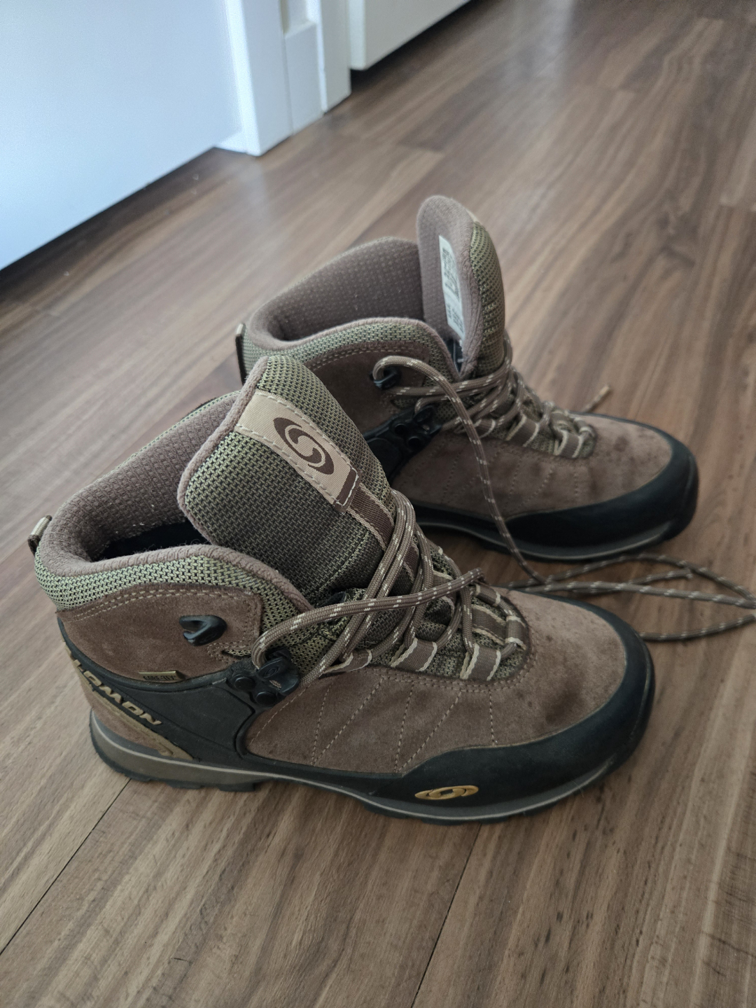 Garmont Hiking Boots - Size US 7