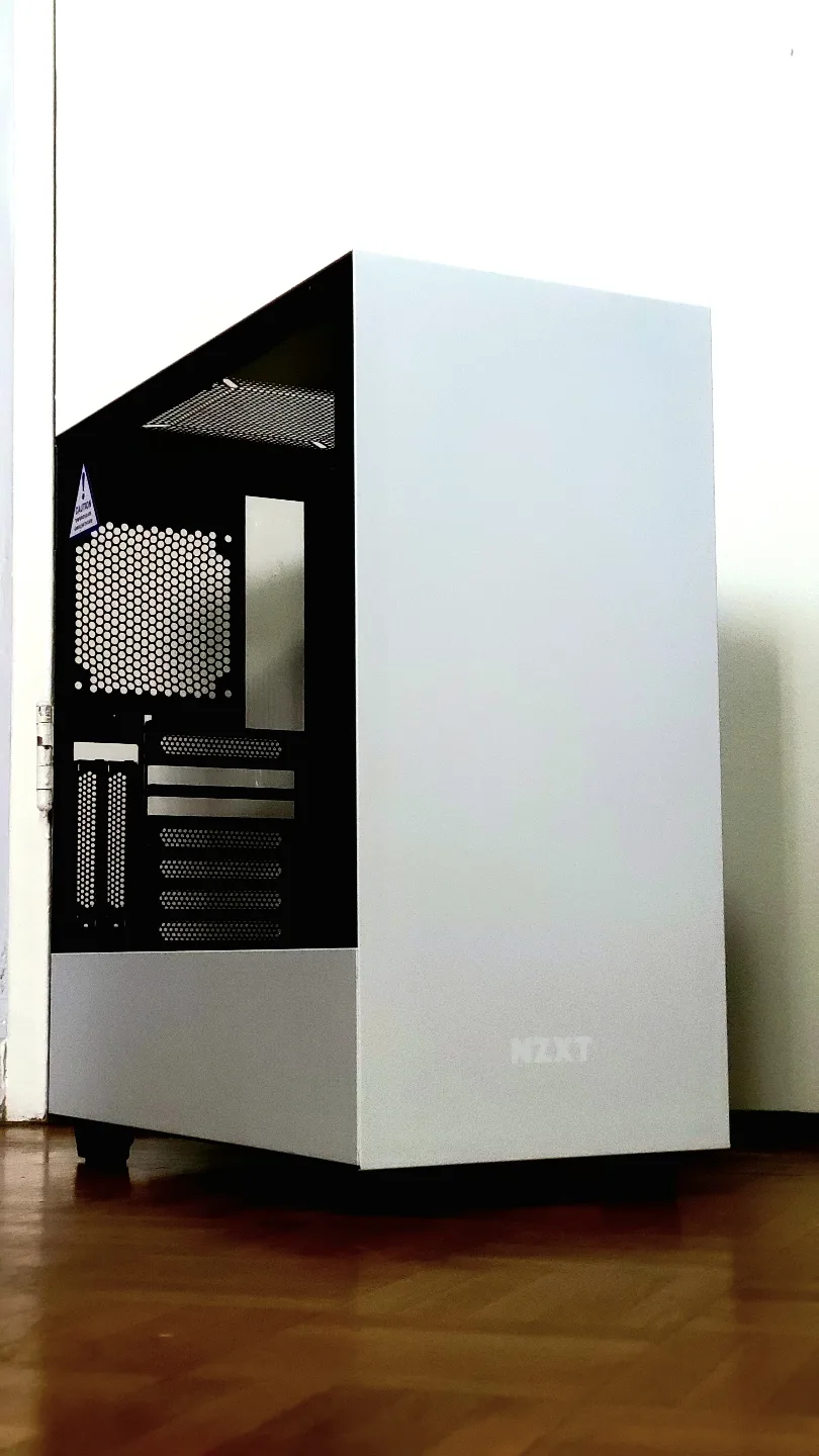 Nzxt H500i White Premium Gaming PC Case - LIKE NEW thumbnail
