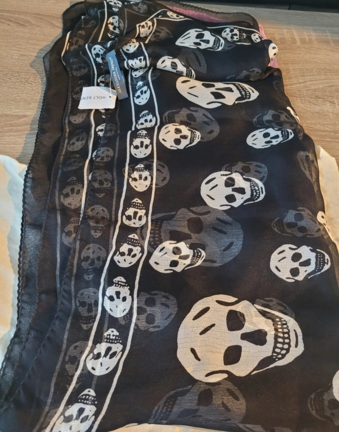 Alexander McQueen 100% Silk Scarf - Skull Print