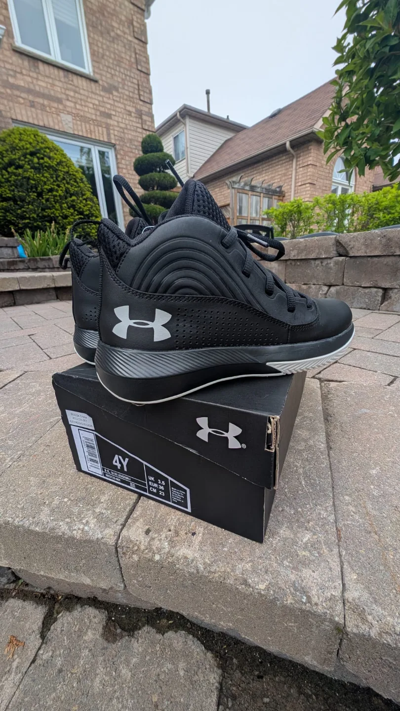 Under Armour kids' Basketball Shoes - Size 4Y thumbnail