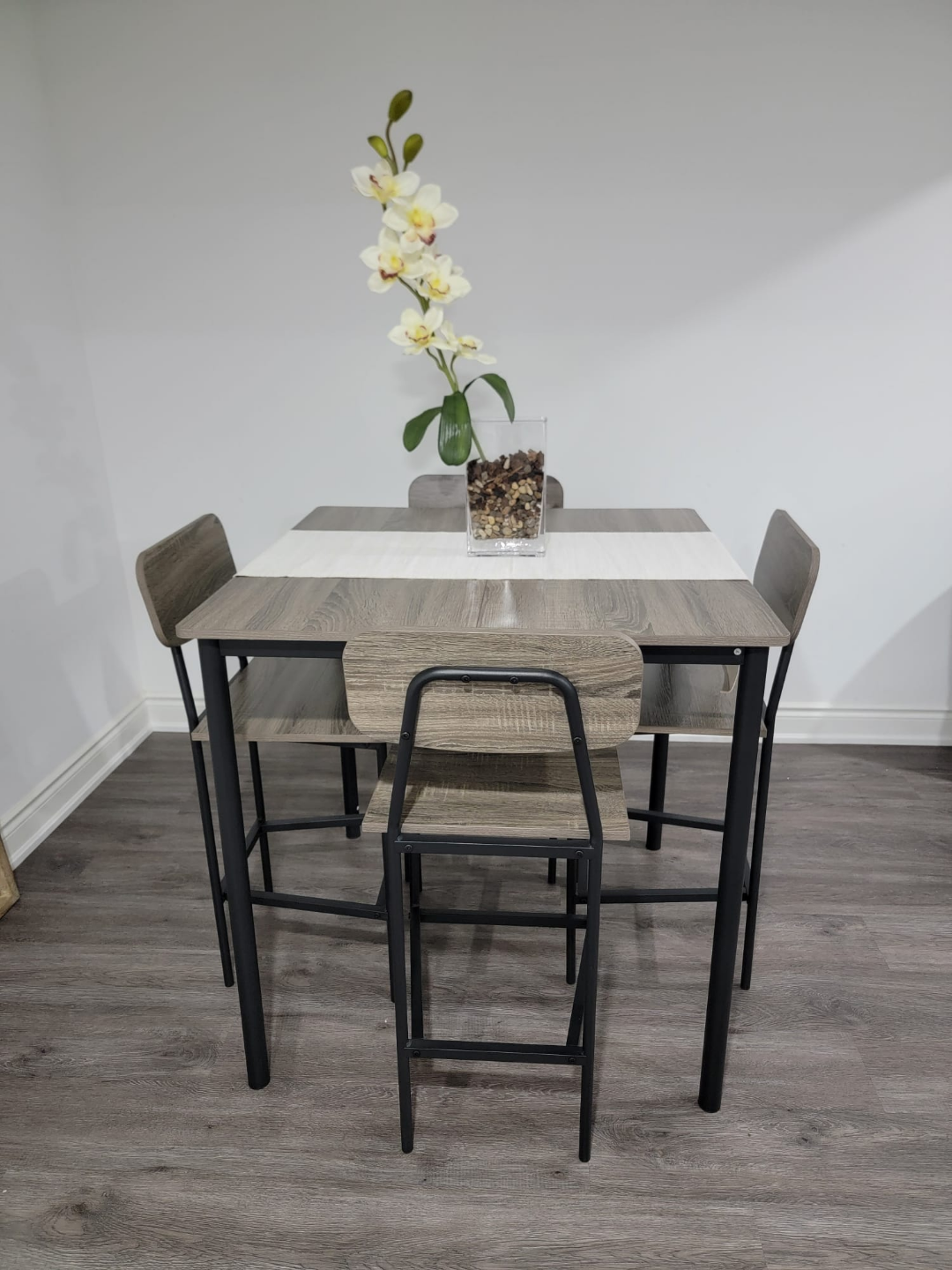 Square dining table with four chairs - photo 3