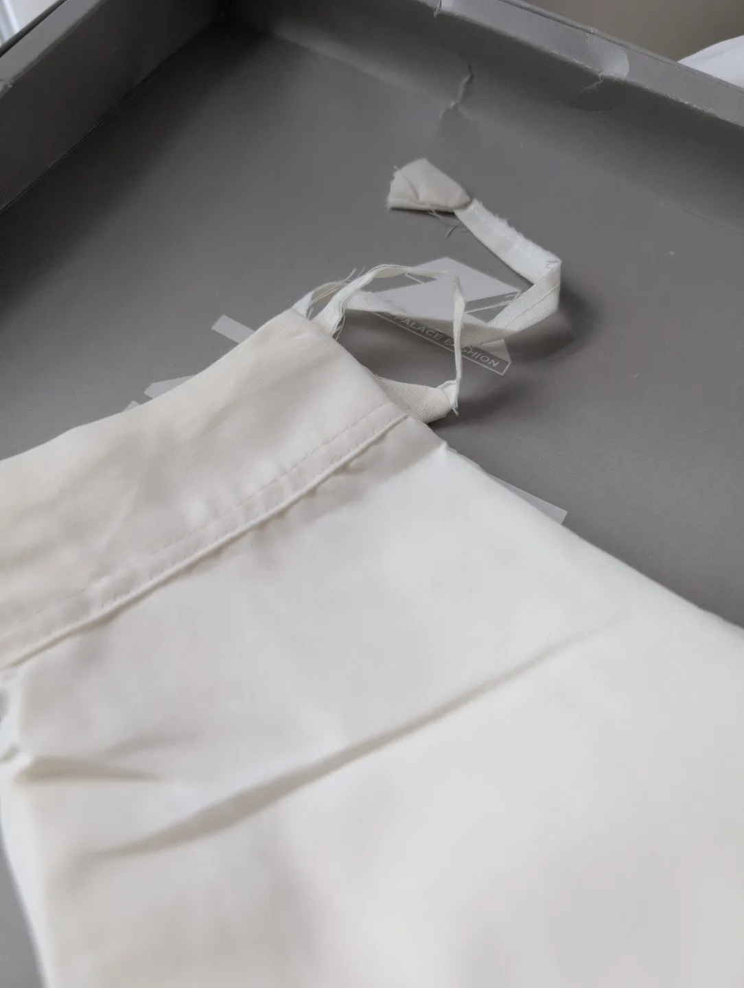 Gorgeous Off-White Beaded Saree with Jewellery Set image indicator(5)