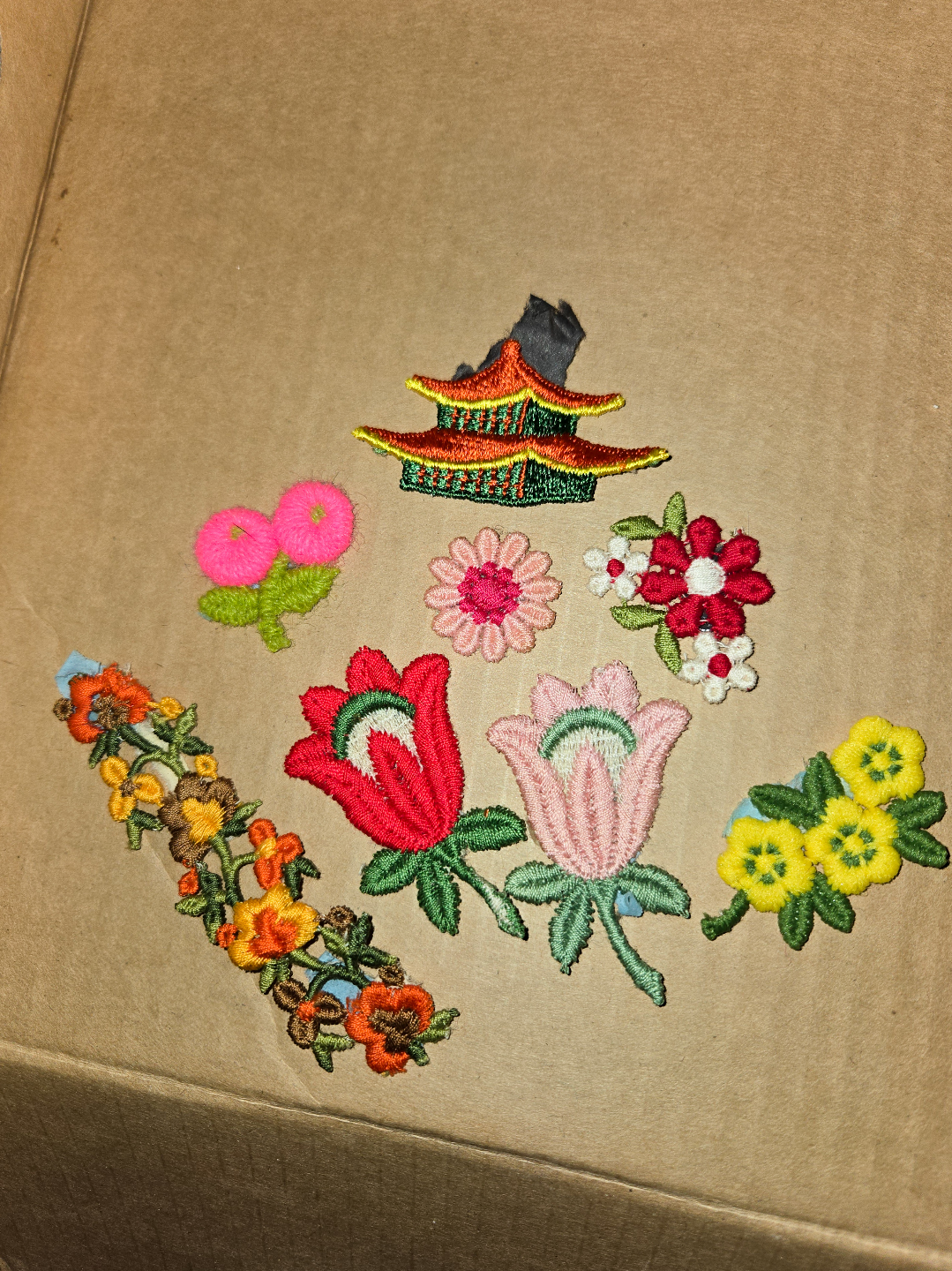 1960s-1970s Vintage Austrian & European Embroidery Patch Box - photo 2
