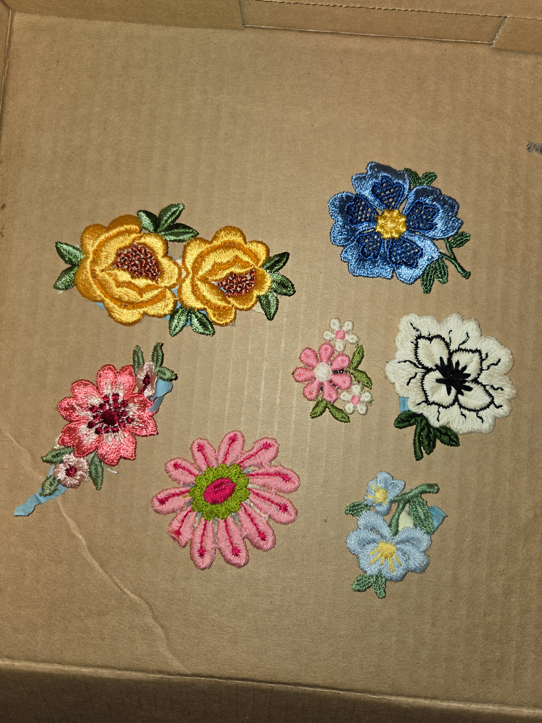 1960s-1970s Vintage Austrian & European Embroidery Patch Box - photo 4