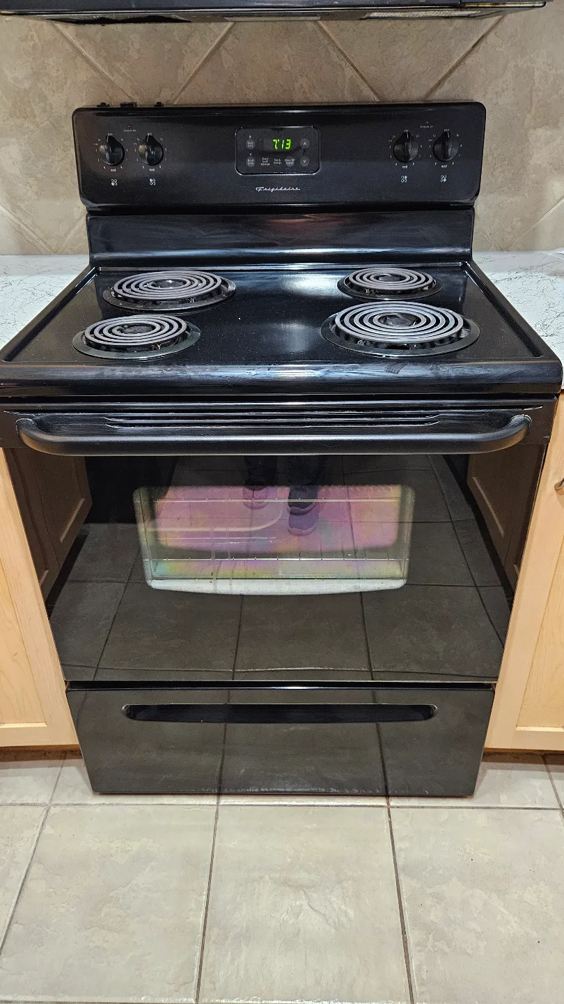 Frigidaire Electric Range thumbnail
