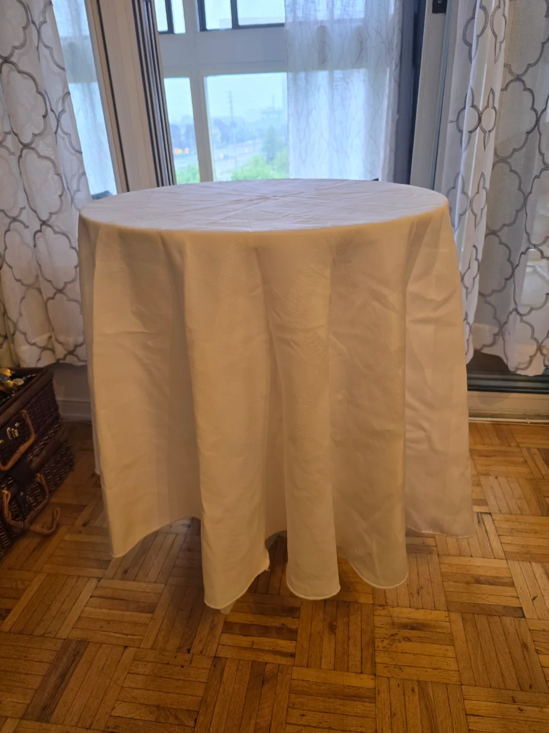 White Round Tablecloth thumbnail