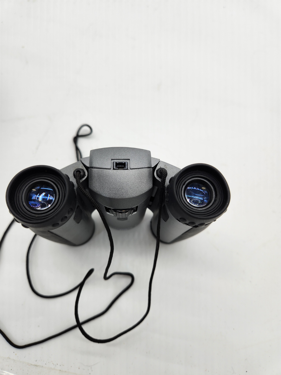 Simmons 8x22 Digital Capture Binoculars with 3 Megapixels - photo 4