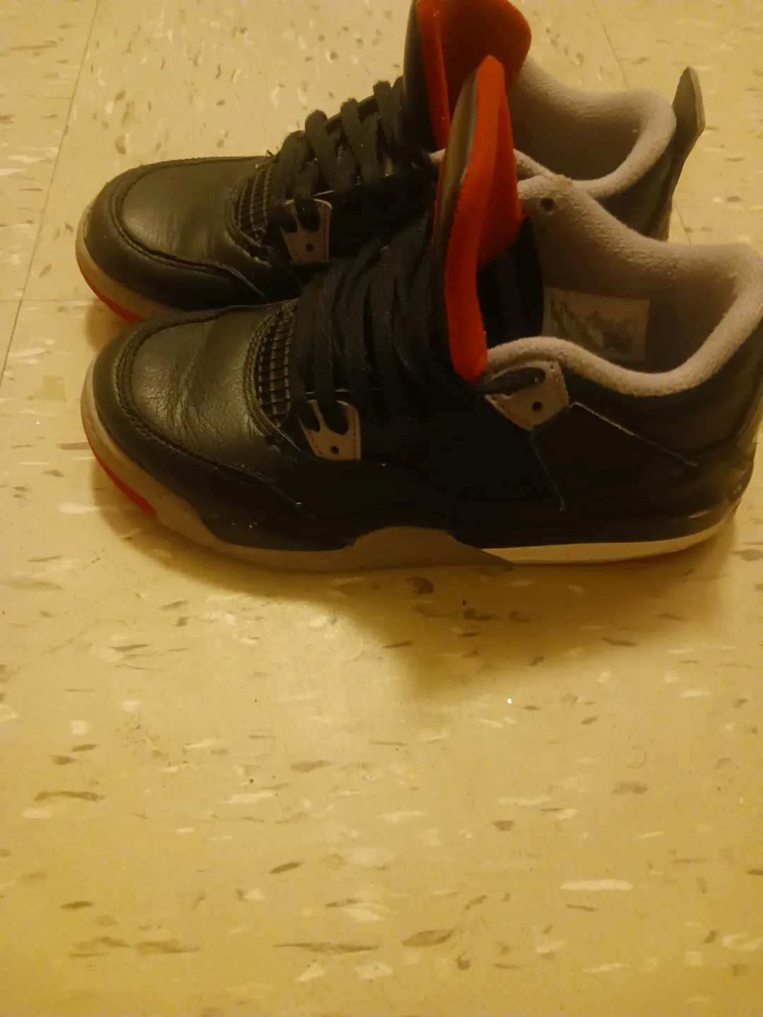 Kids Jordan sneakers size 2 image indicator(2)