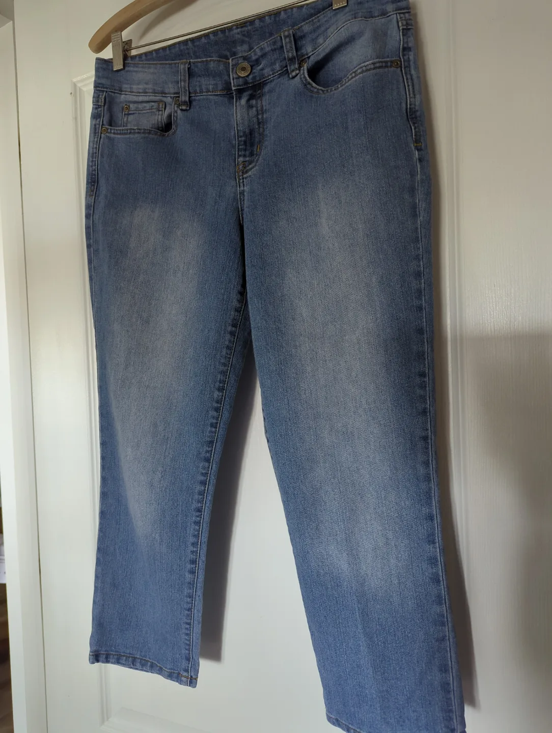 Women's  Alfred Sung Light Wash Denim Cropped Jeans thumbnail
