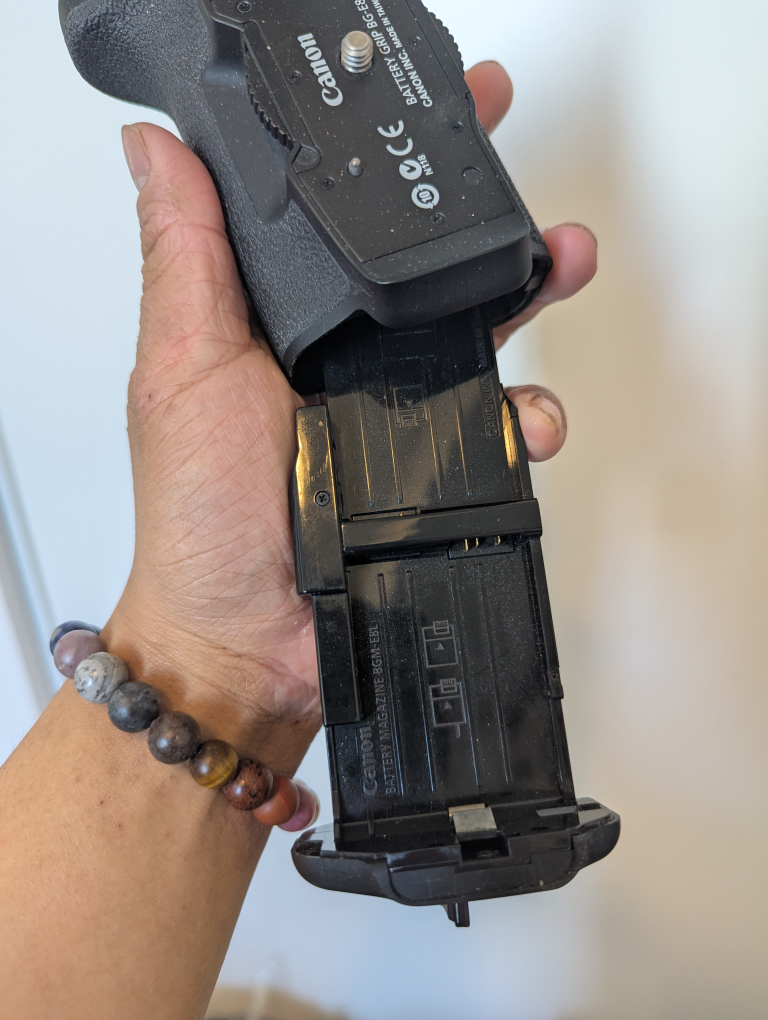 Canon Battery Grip BG-E8 - photo 3