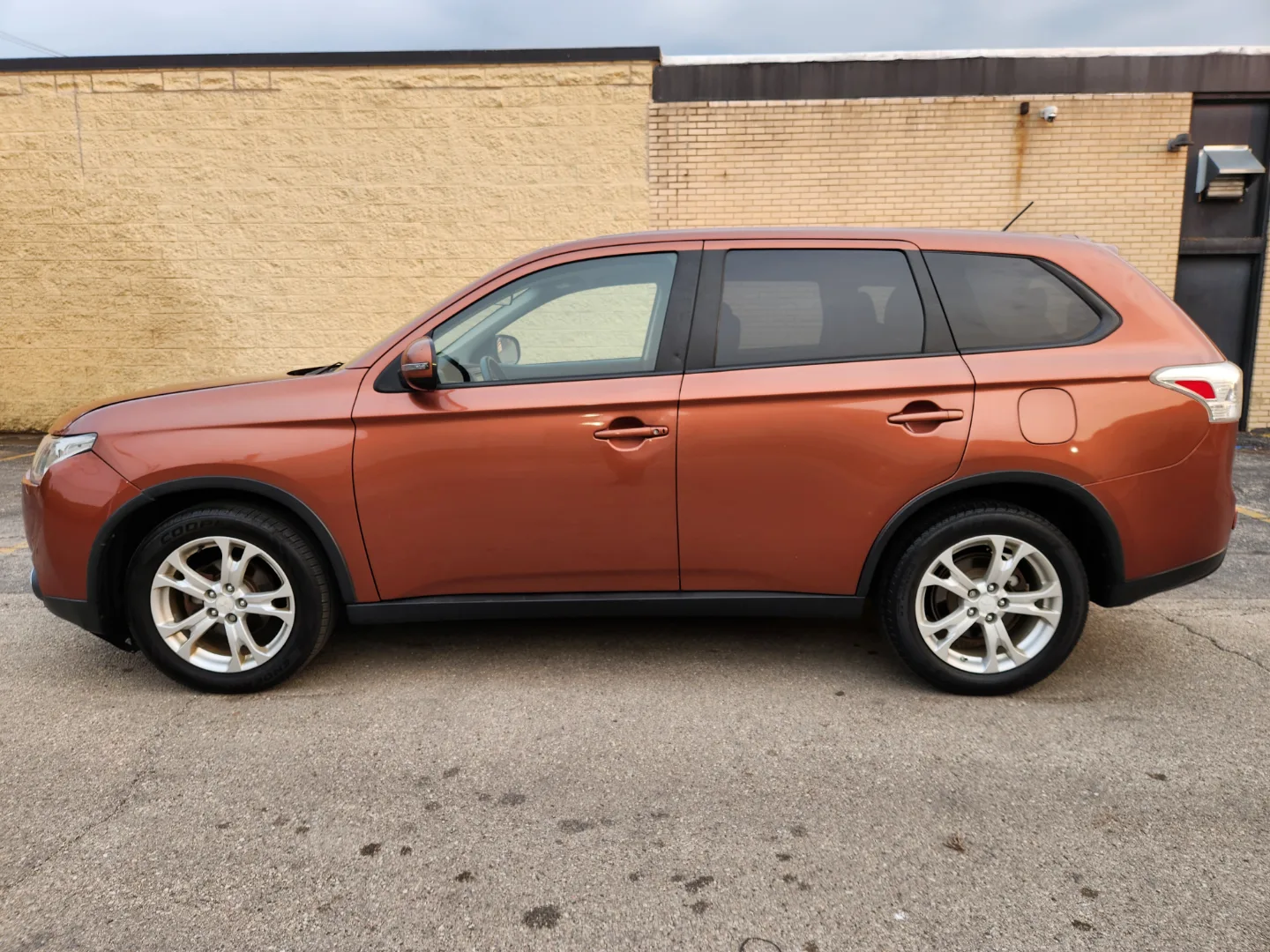 2015 Mitsubishi Outlander SE thumbnail
