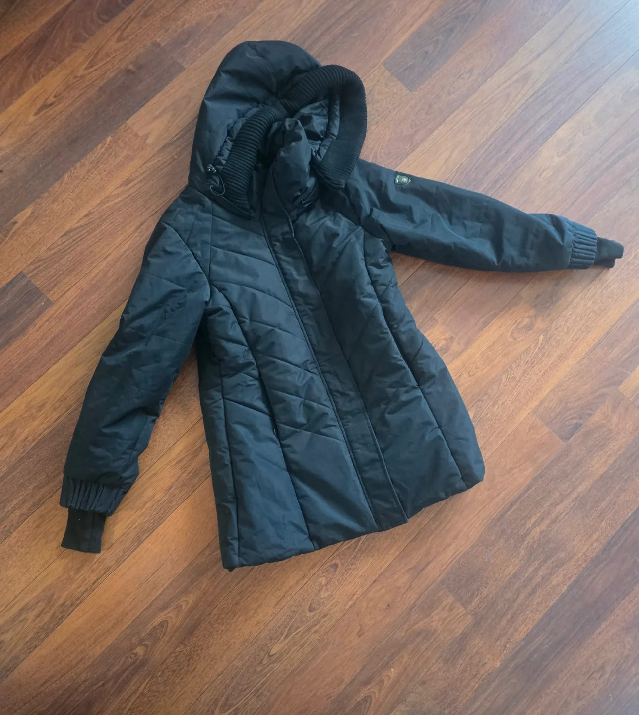 #Freecycle Women's black winter coat with hood thumbnail