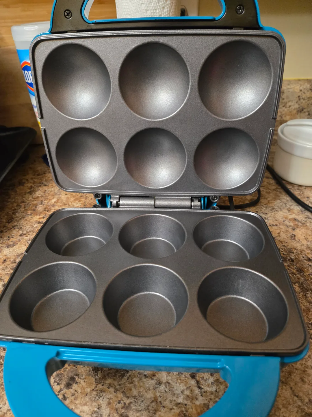 Holstein Housewares Cupcake Maker image indicator(2)